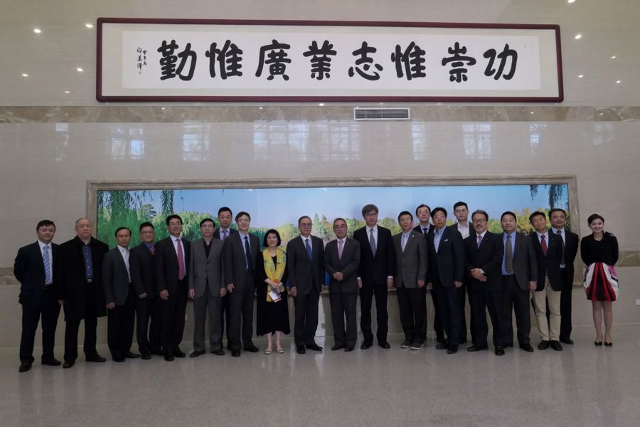 Many elite representatives from business sectors in Mainland China and education were invited to attend the Naming Ceremony of Mong Man Wai Building at School of Journalism &amp; Communication at Peking University.